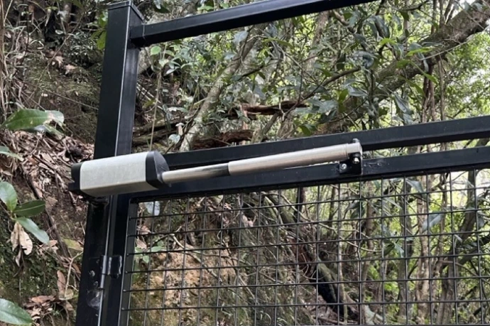 Locinox Gate Closers