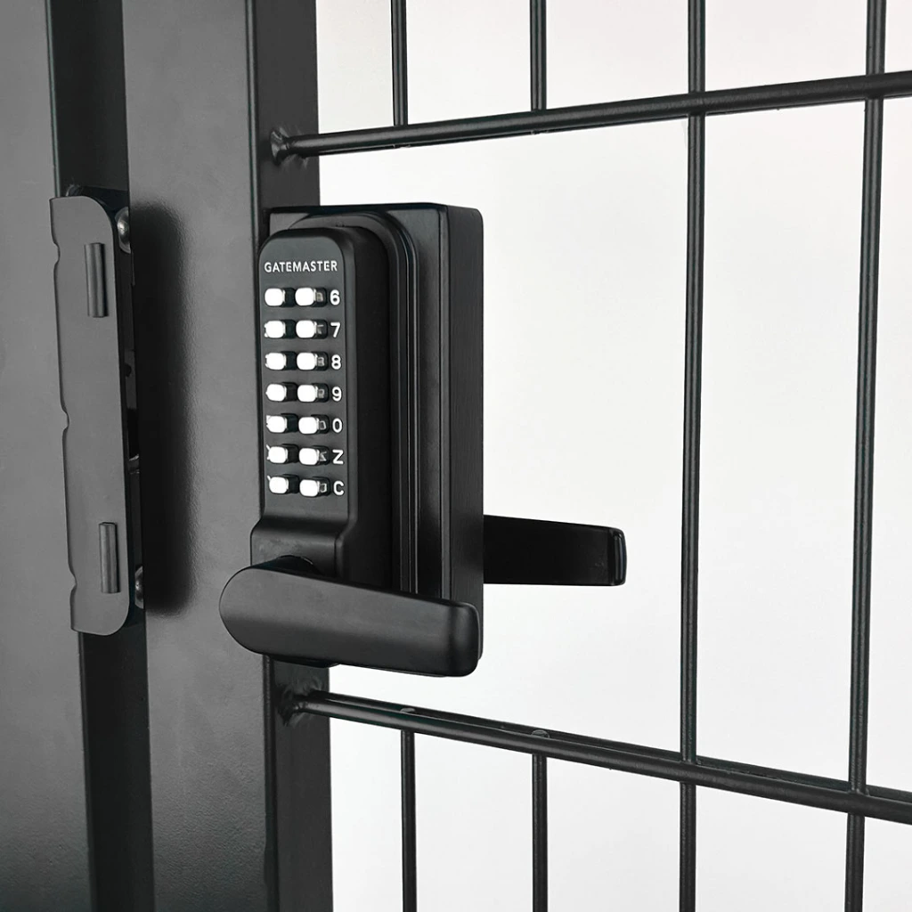 BDGD-on-gate-3-1x1-1.webp