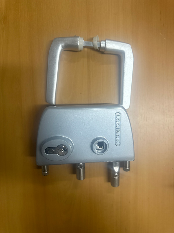 Locinox Industrial Swing Gate Lock U2 for Square tube Adjustable 30-50mm